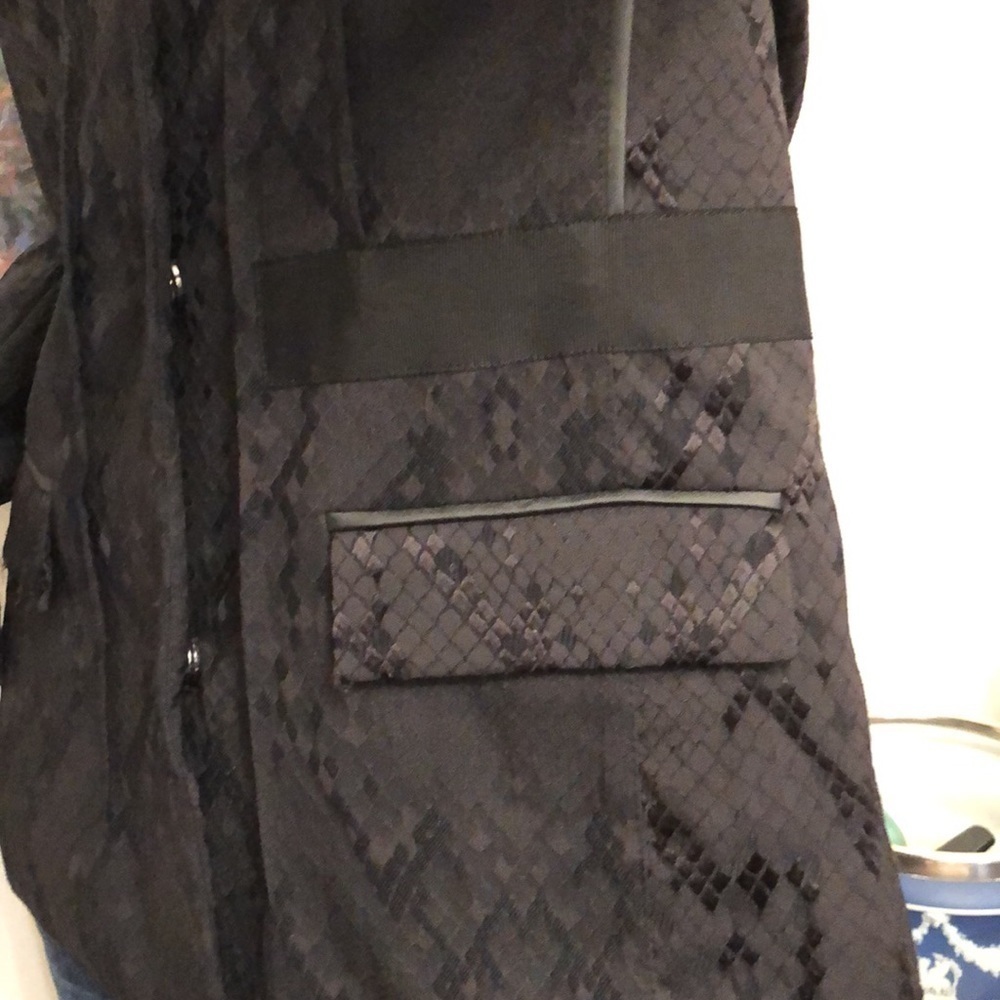 T Tahari Black Snakeskin Print Blazer Size 10 - Picture 10 of 16